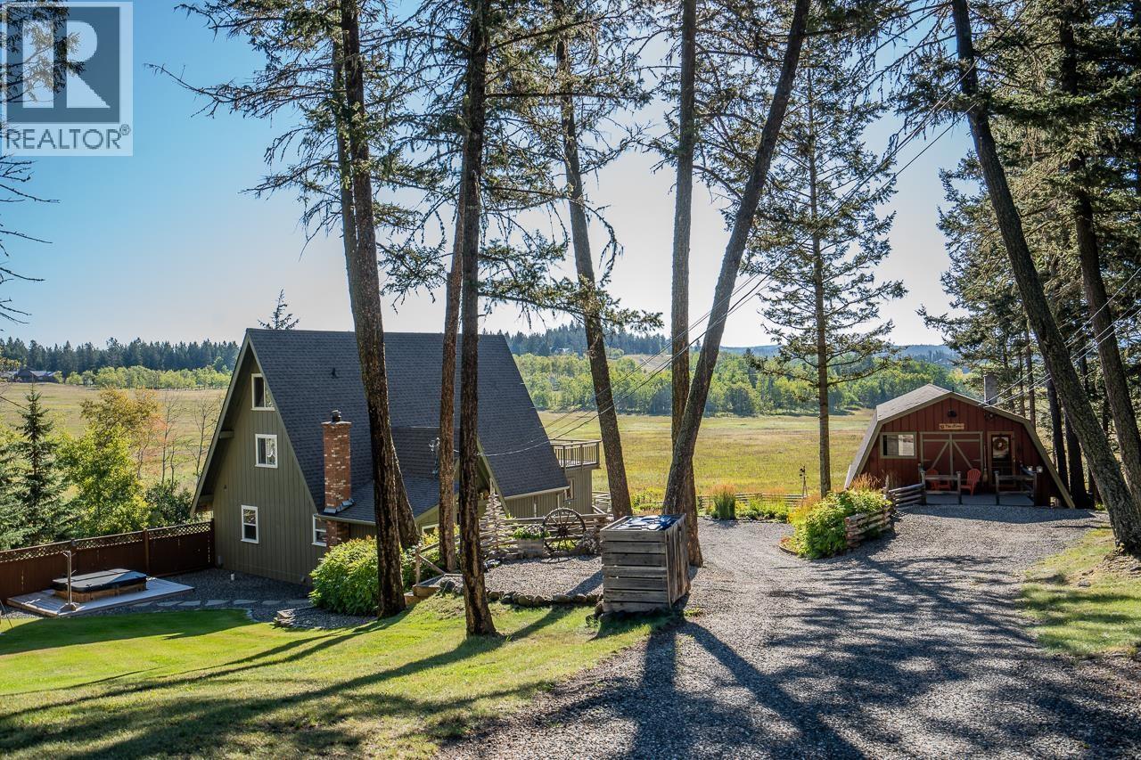 5058 Block Drive, 108 Mile Ranch, BC - Outdoor