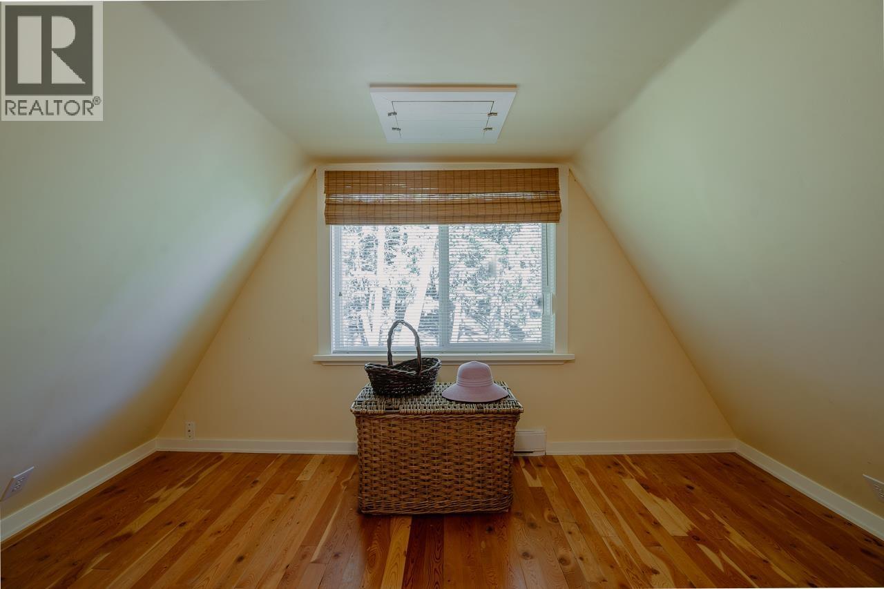 5058 Block Drive, 108 Mile Ranch, BC - Indoor Photo Showing Other Room