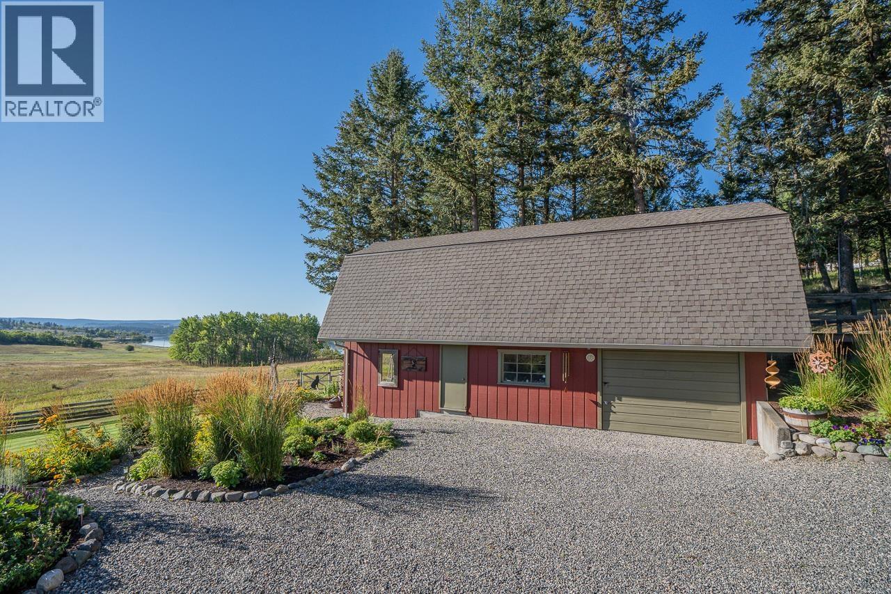 5058 Block Drive, 108 Mile Ranch, BC - Outdoor