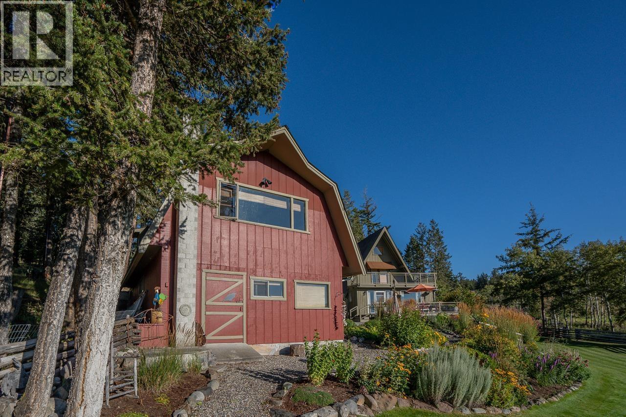 5058 Block Drive, 108 Mile Ranch, BC - Outdoor