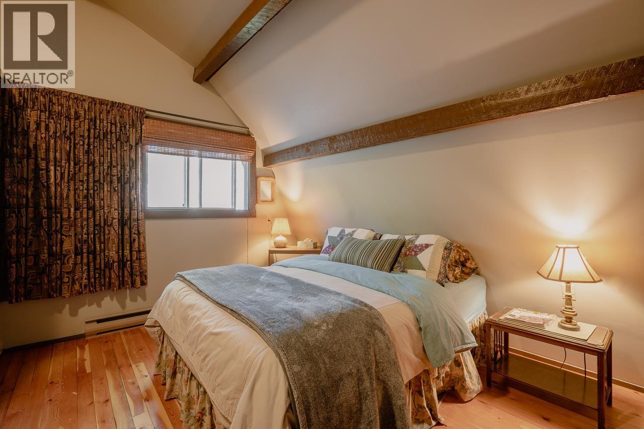 5058 Block Drive, 108 Mile Ranch, BC - Indoor Photo Showing Bedroom