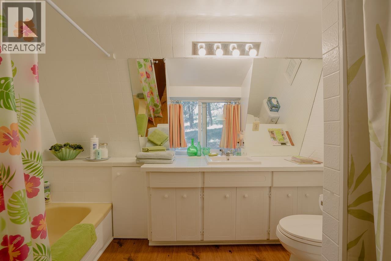 5058 Block Drive, 108 Mile Ranch, BC - Indoor Photo Showing Bathroom