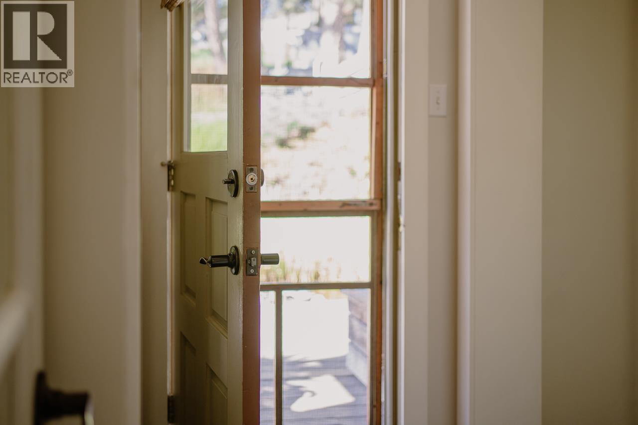 5058 Block Drive, 108 Mile Ranch, BC - Indoor Photo Showing Other Room