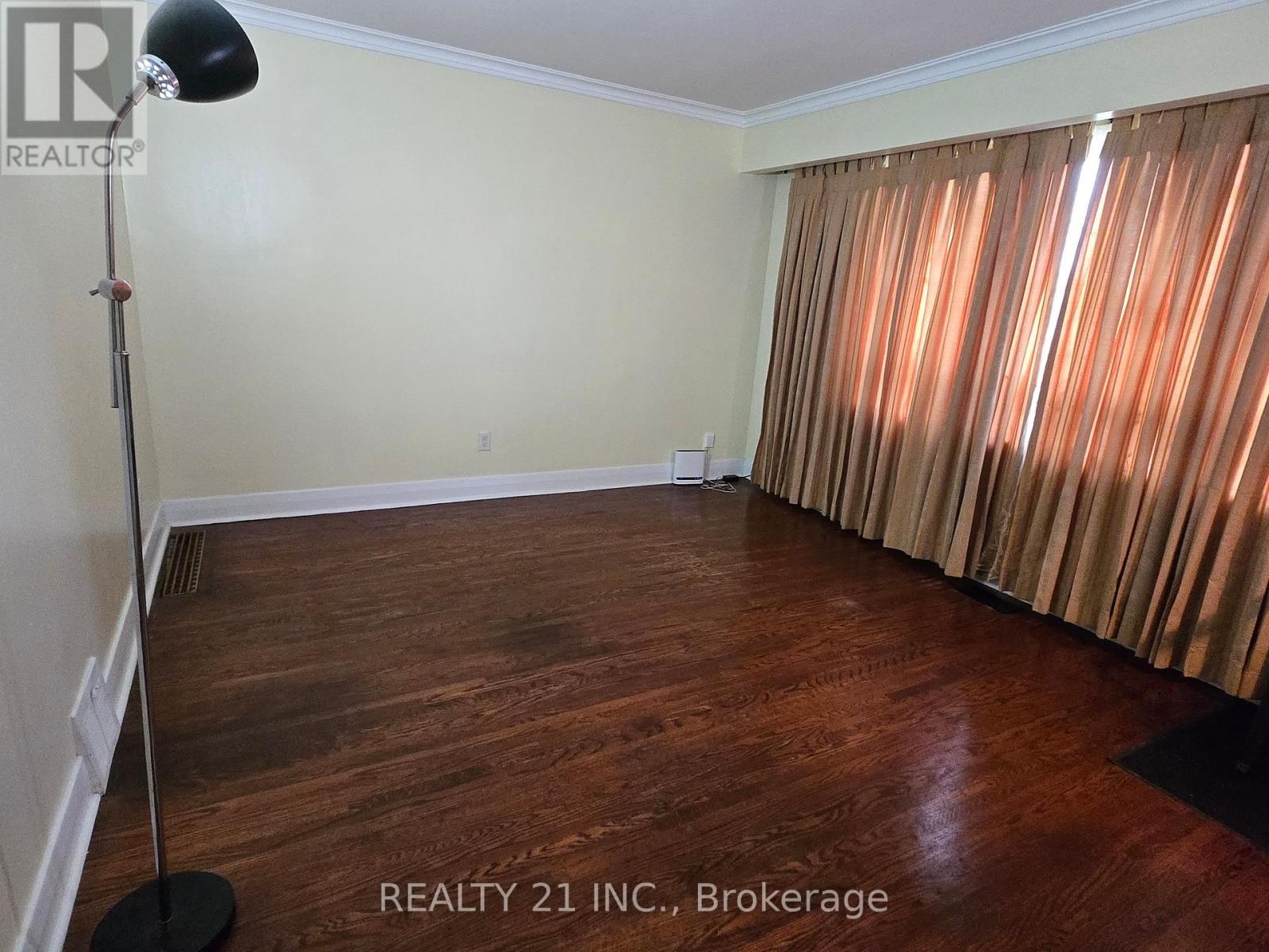 30 Ordway Road, Toronto, ON - Indoor Photo Showing Other Room