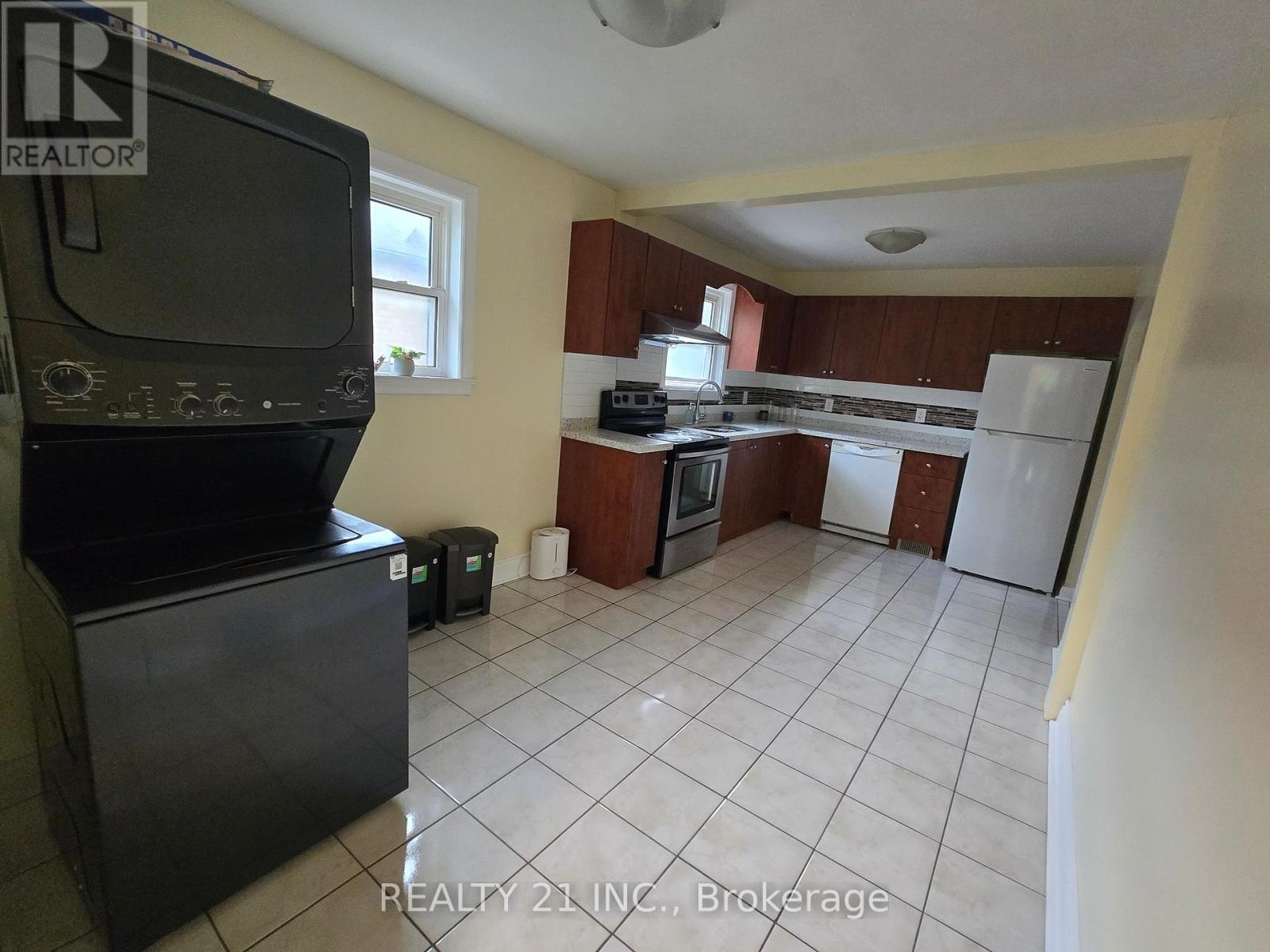 30 Ordway Road, Toronto, ON - Indoor Photo Showing Laundry Room