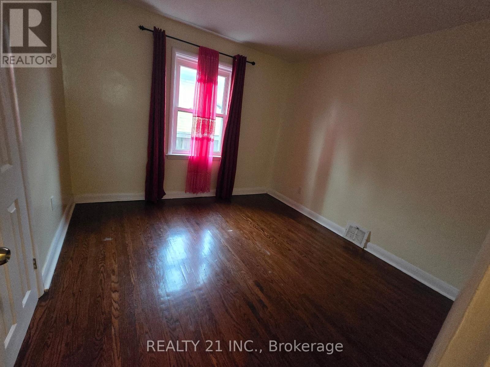 30 Ordway Road, Toronto, ON - Indoor Photo Showing Other Room
