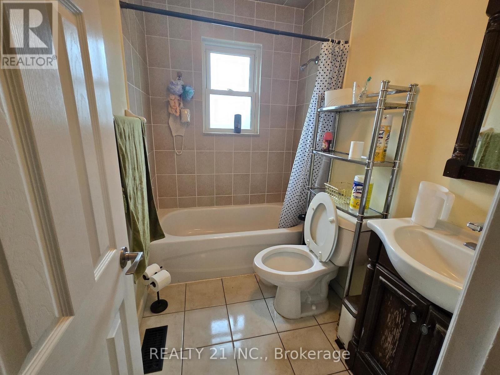 30 Ordway Road, Toronto, ON - Indoor Photo Showing Bathroom