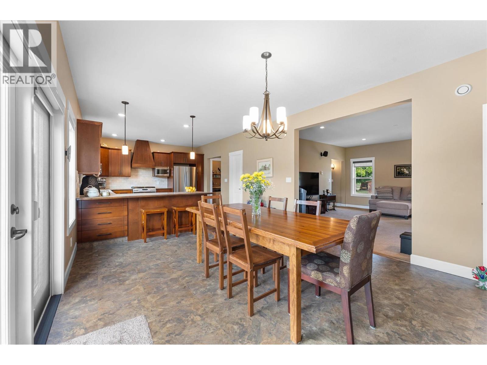 3550 Benvoulin Road, Kelowna, BC - Indoor Photo Showing Dining Room