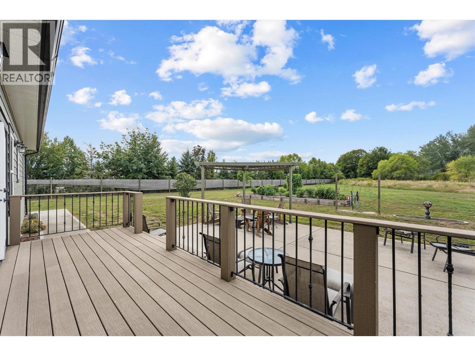 3550 Benvoulin Road, Kelowna, BC - Outdoor With Exterior