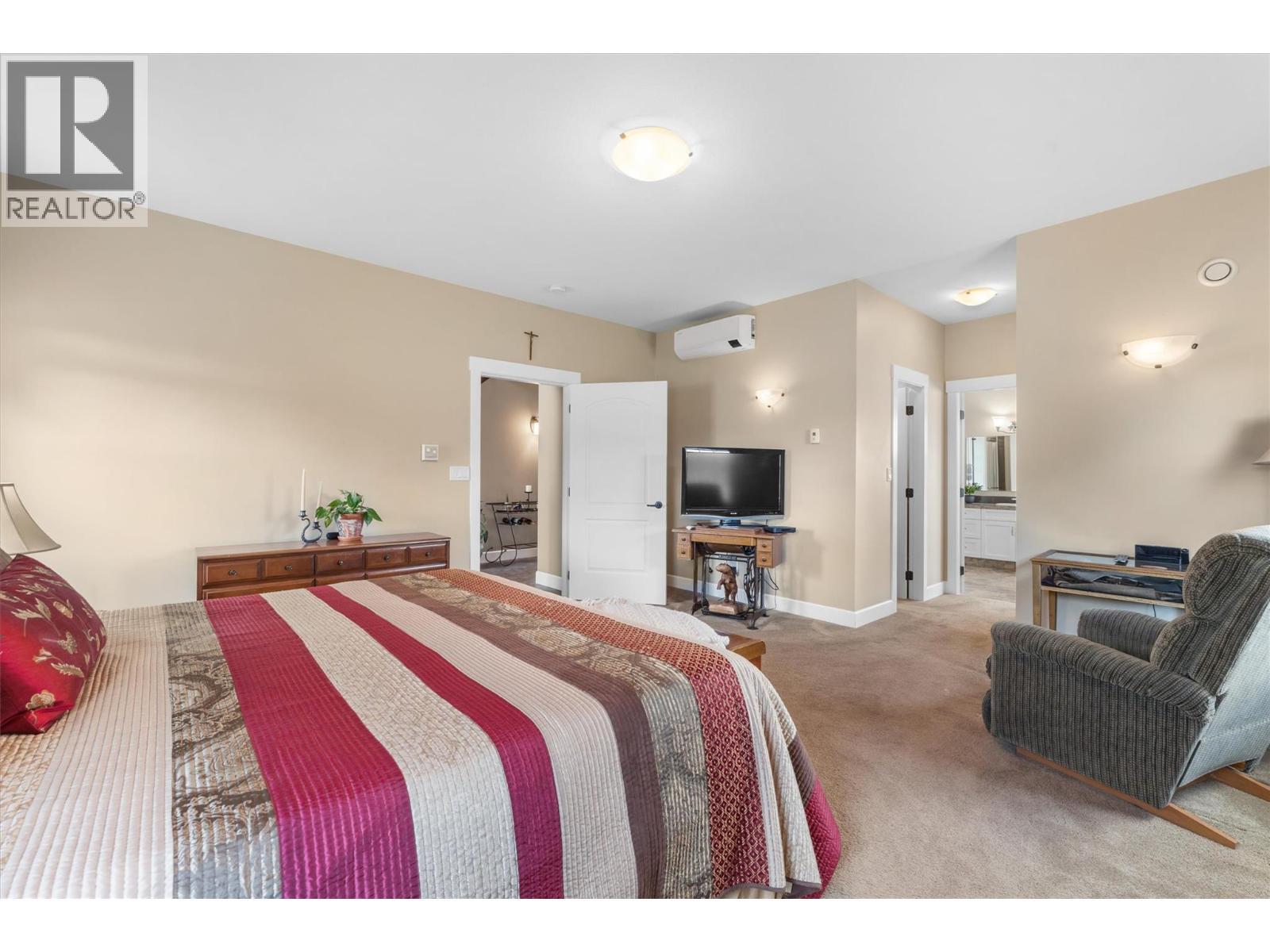 3550 Benvoulin Road, Kelowna, BC - Indoor Photo Showing Bedroom