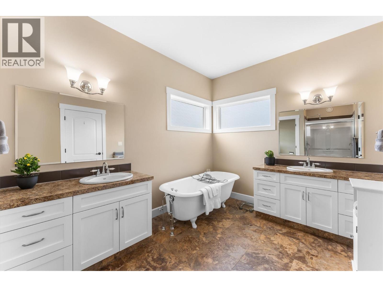 Ensuite - 3550 Benvoulin Road, Kelowna, BC - Indoor Photo Showing Bathroom
