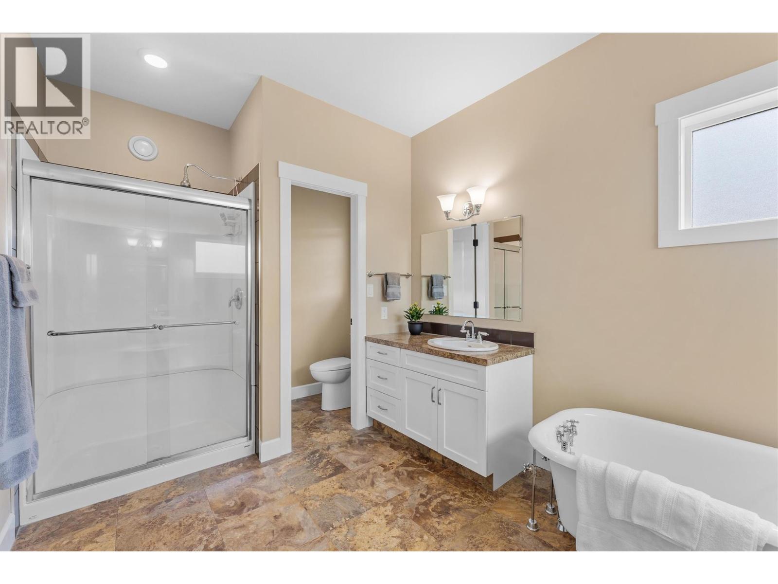 3550 Benvoulin Road, Kelowna, BC - Indoor Photo Showing Bathroom