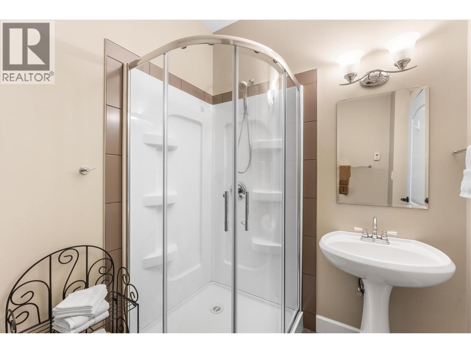 3550 Benvoulin Road, Kelowna, BC - Indoor Photo Showing Bathroom