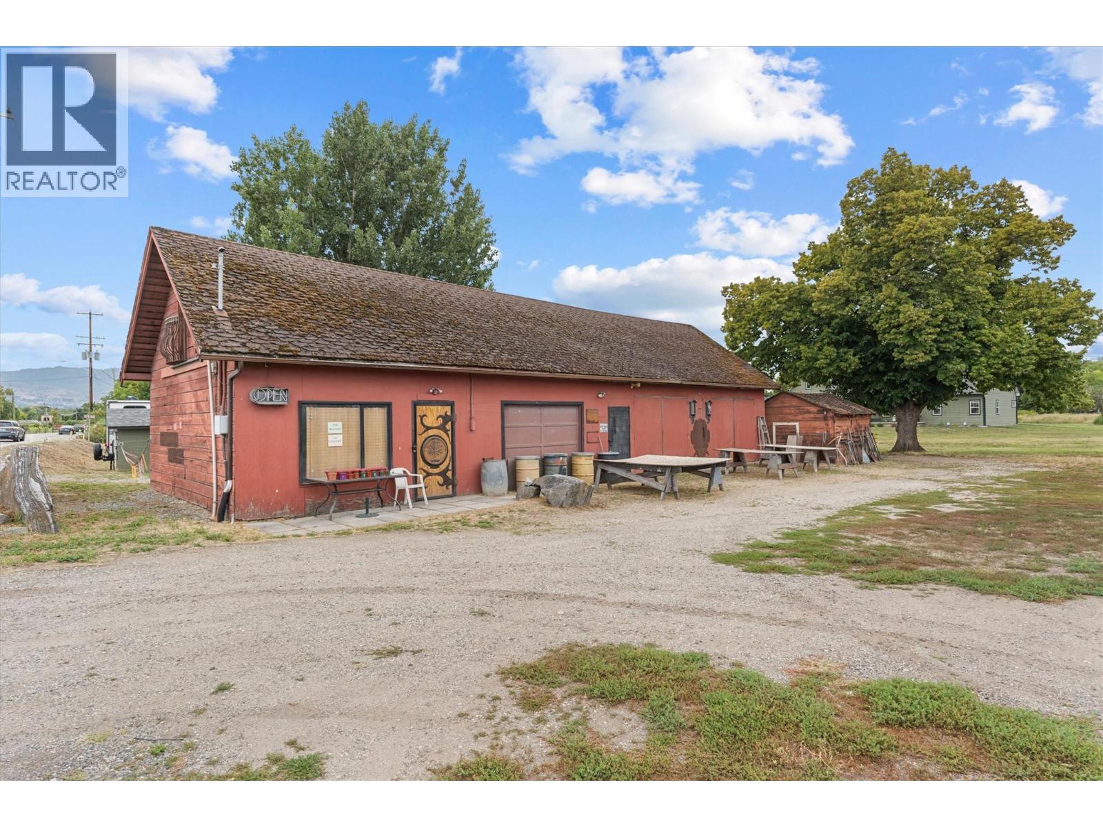 Large Shop - 3550 Benvoulin Road, Kelowna, BC - Outdoor