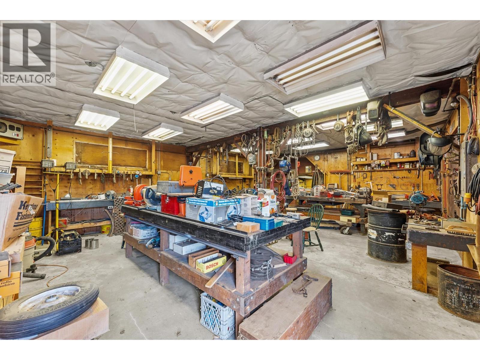 Large Shop. - 3550 Benvoulin Road, Kelowna, BC - Indoor