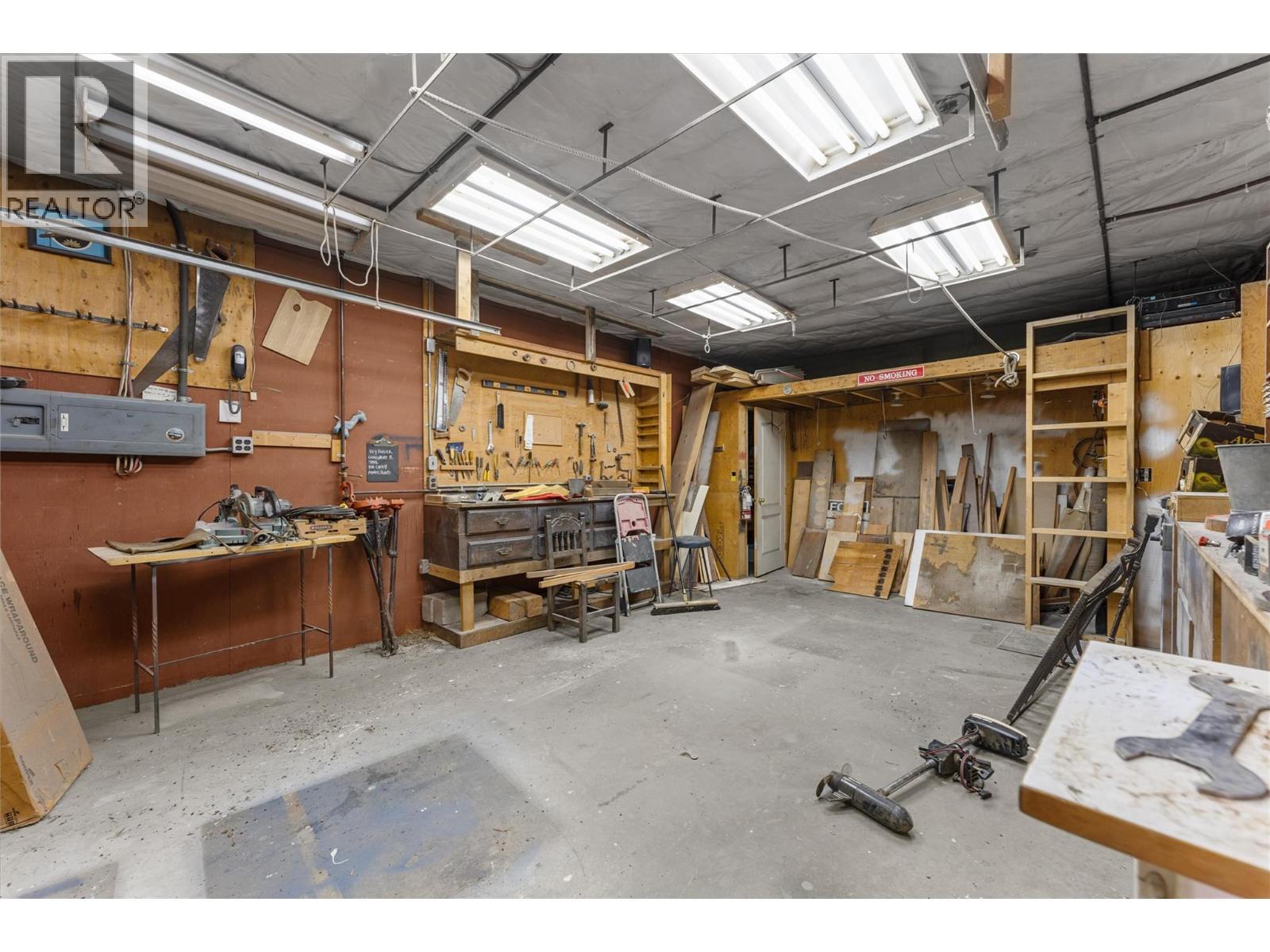 3550 Benvoulin Road, Kelowna, BC - Indoor