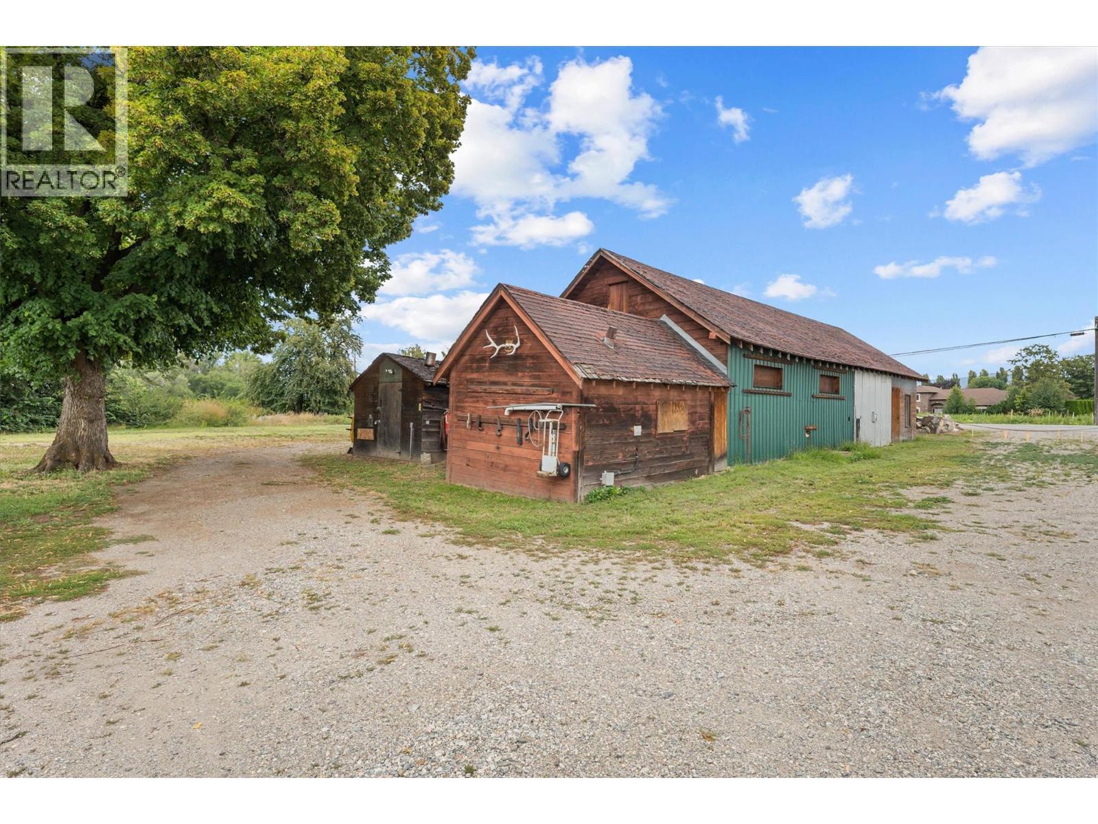 3550 Benvoulin Road, Kelowna, BC - Outdoor