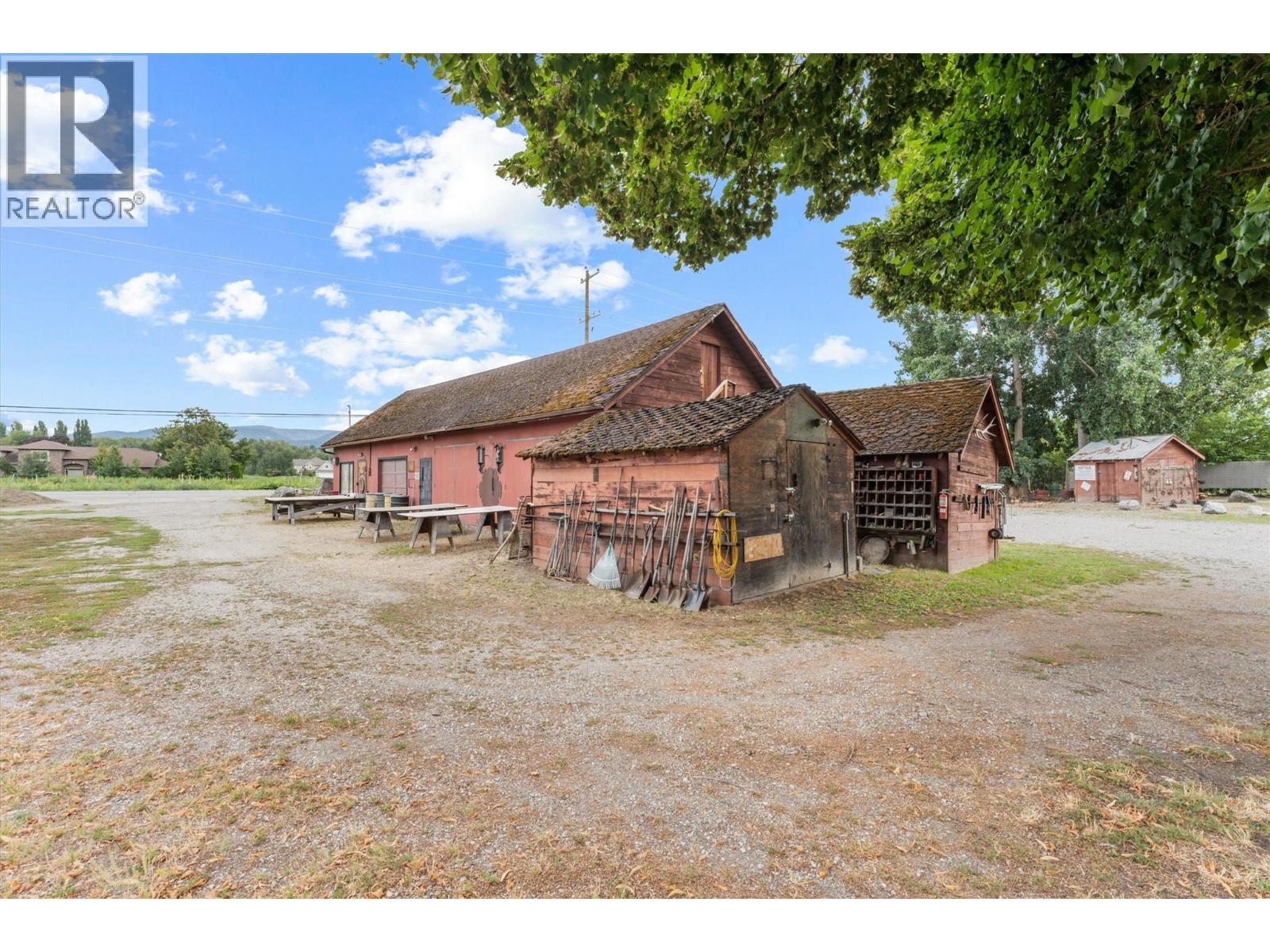 3550 Benvoulin Road, Kelowna, BC - Outdoor