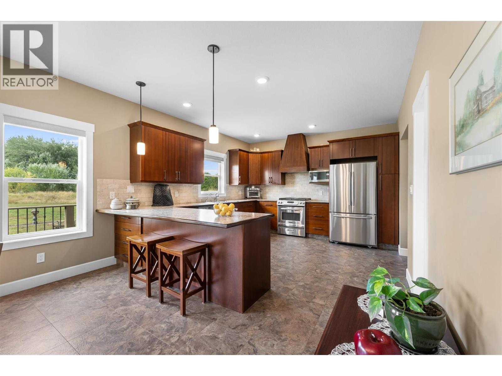 3550 Benvoulin Road, Kelowna, BC - Indoor Photo Showing Kitchen