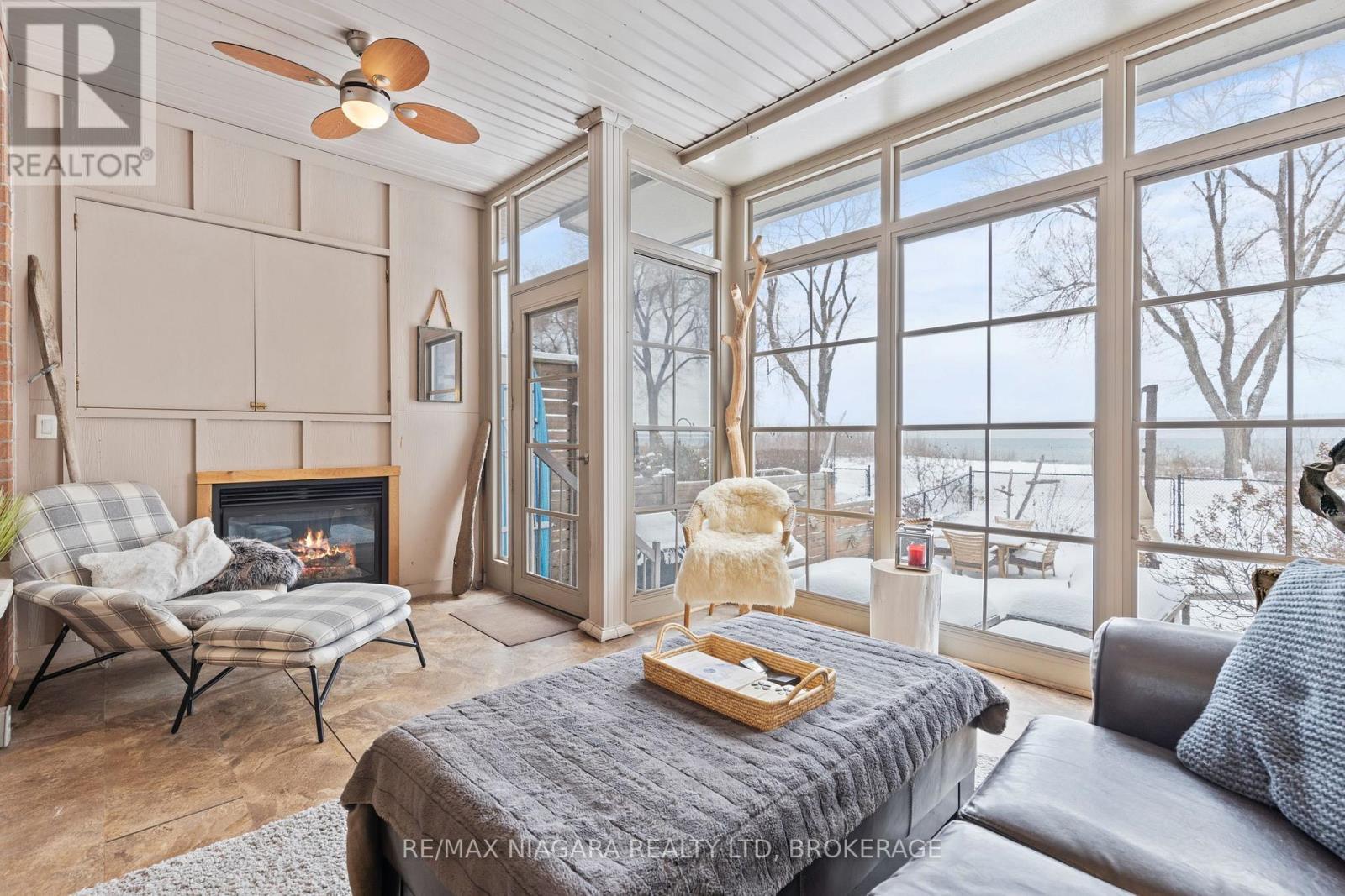 1069 Beach Boulevard, Hamilton (Hamilton Beach), ON - Indoor