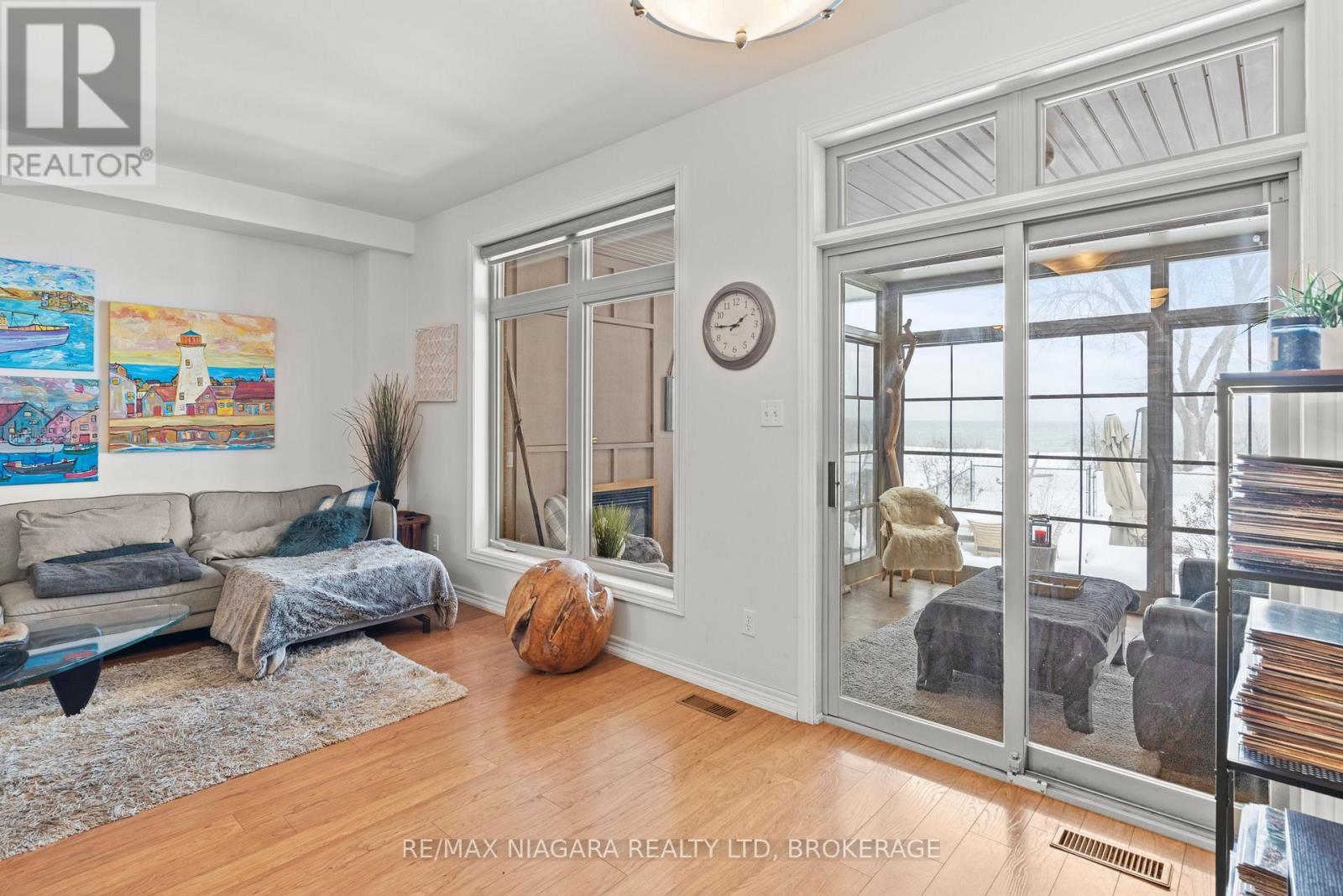 1069 Beach Boulevard, Hamilton (Hamilton Beach), ON - Indoor With Fireplace