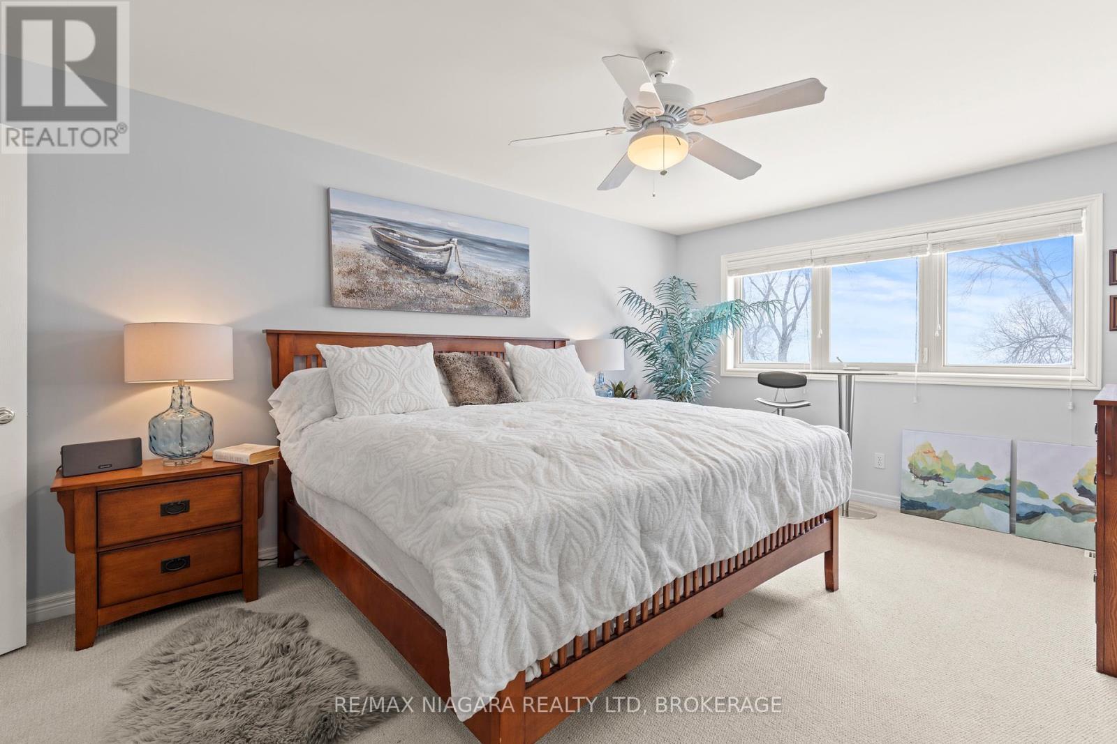 1069 Beach Boulevard, Hamilton (Hamilton Beach), ON - Indoor Photo Showing Bedroom