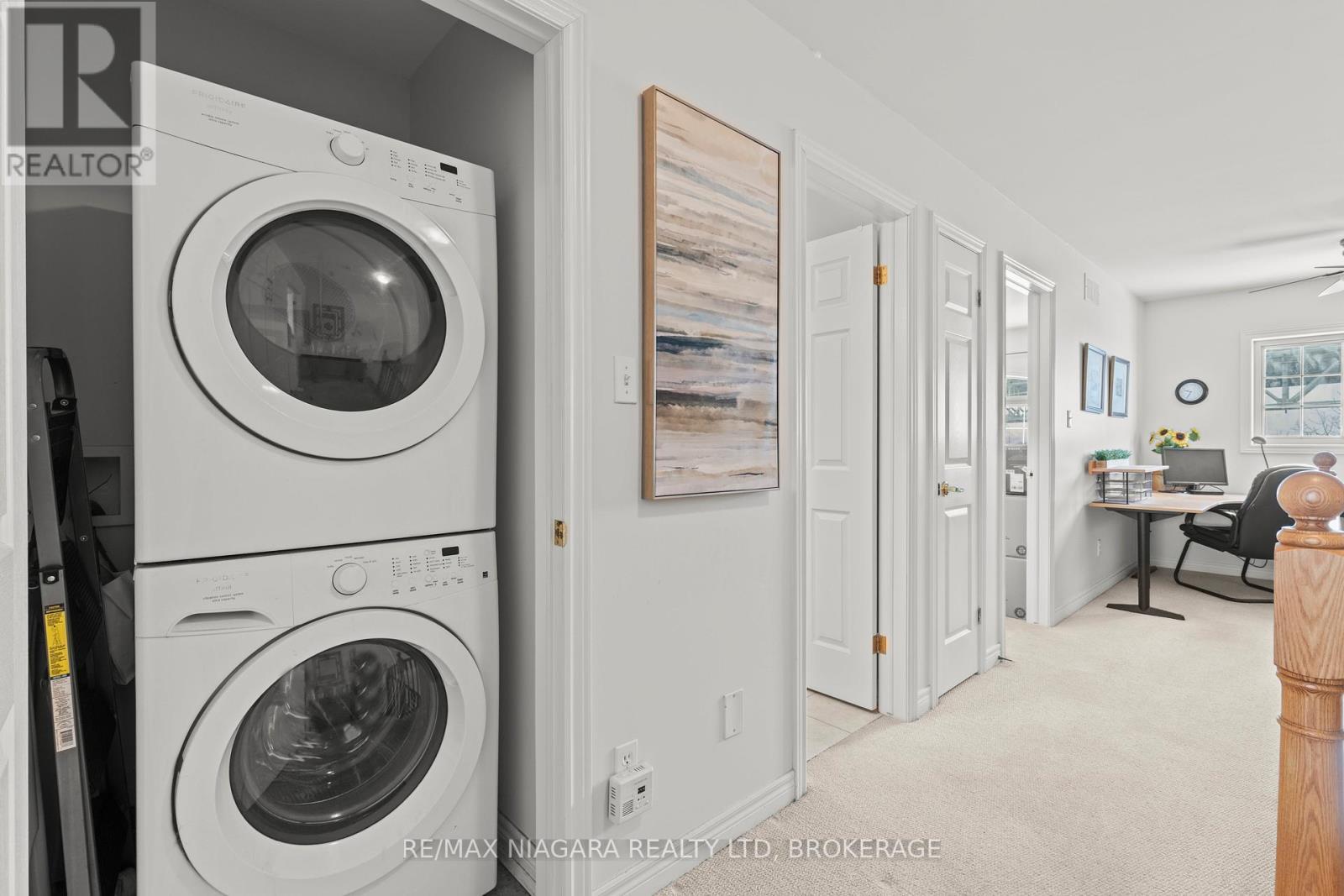 1069 Beach Boulevard, Hamilton (Hamilton Beach), ON - Indoor Photo Showing Laundry Room