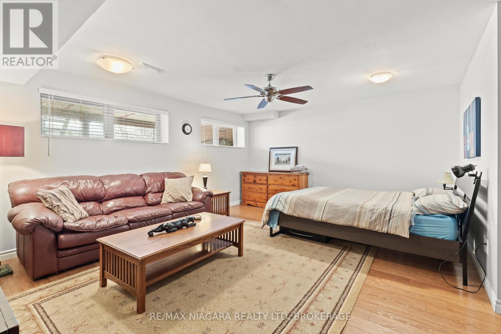 1069 Beach Boulevard, Hamilton (Hamilton Beach), ON - Indoor Photo Showing Bedroom