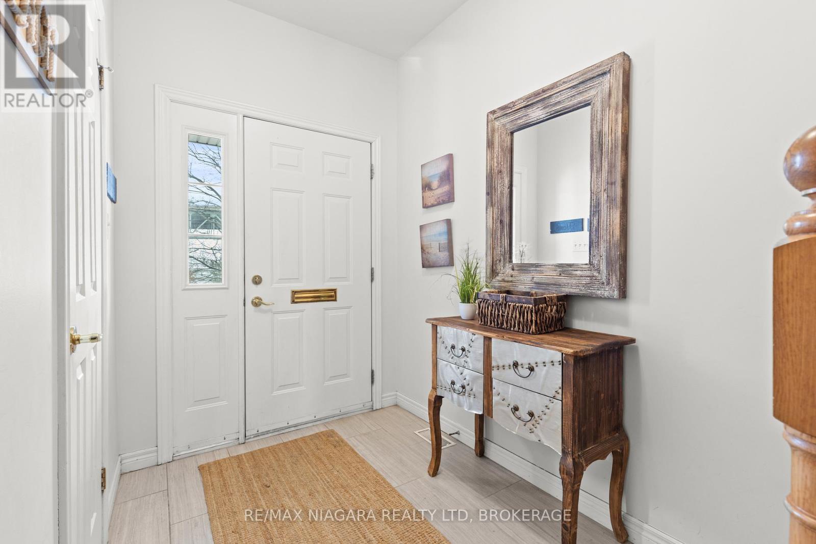 1069 Beach Boulevard, Hamilton (Hamilton Beach), ON - Indoor Photo Showing Other Room