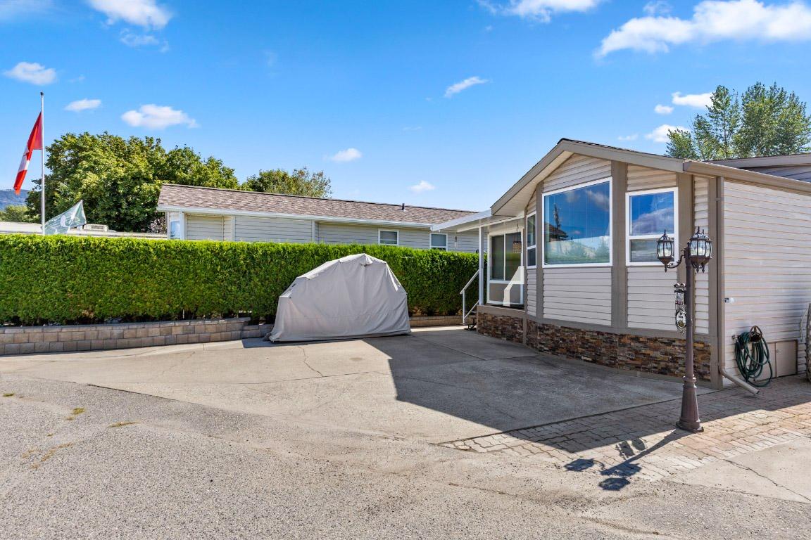 363-415 Commonwealth Road, Kelowna, BC