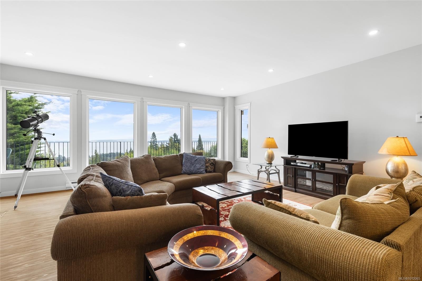 8870 Forest Park Dr, North Saanich, BC