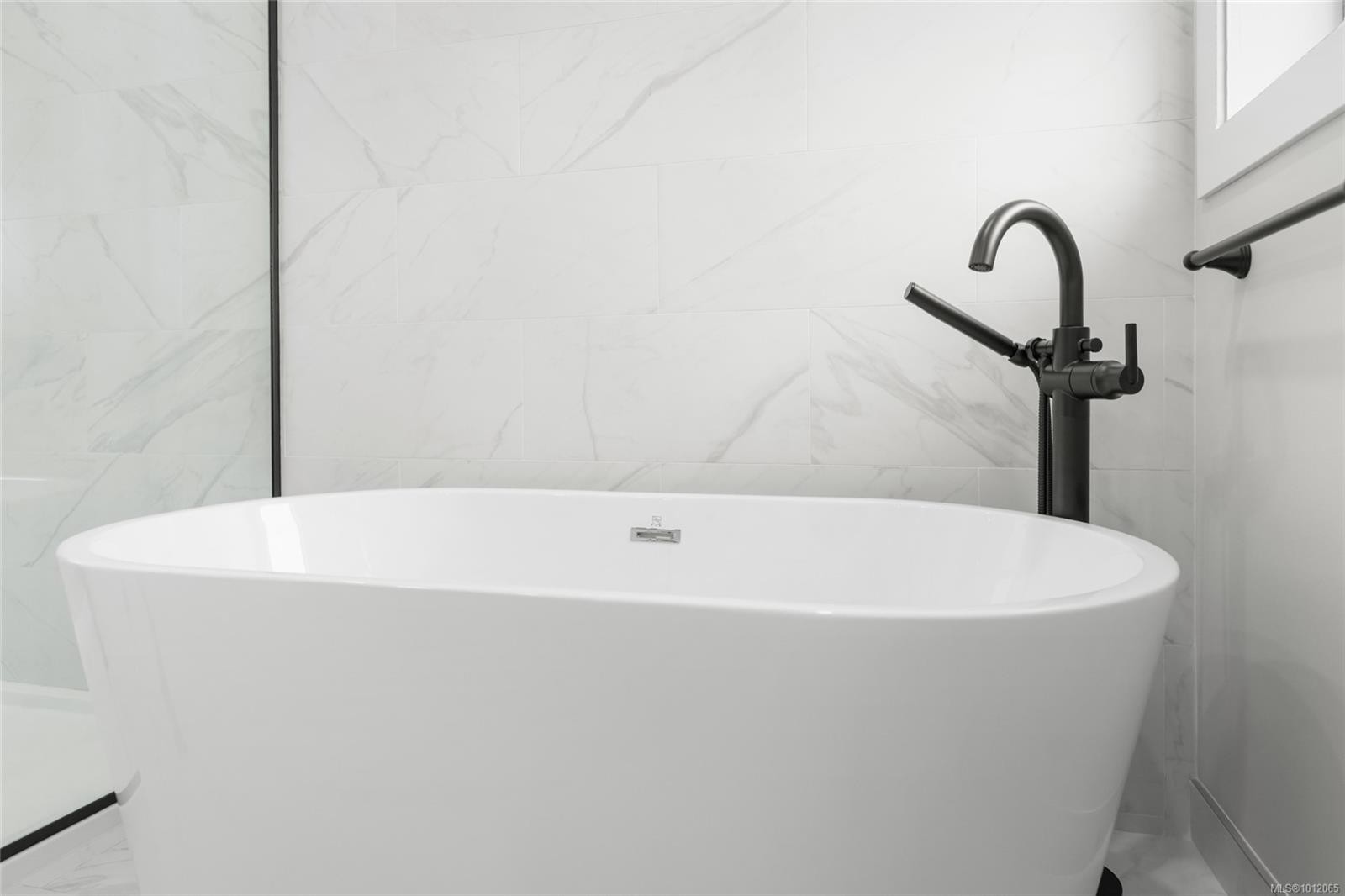 8870 Forest Park Dr, North Saanich, BC