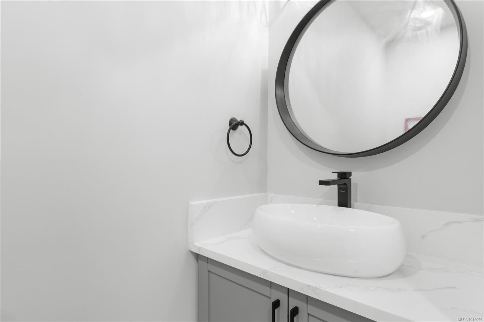 8870 Forest Park Dr, North Saanich, BC