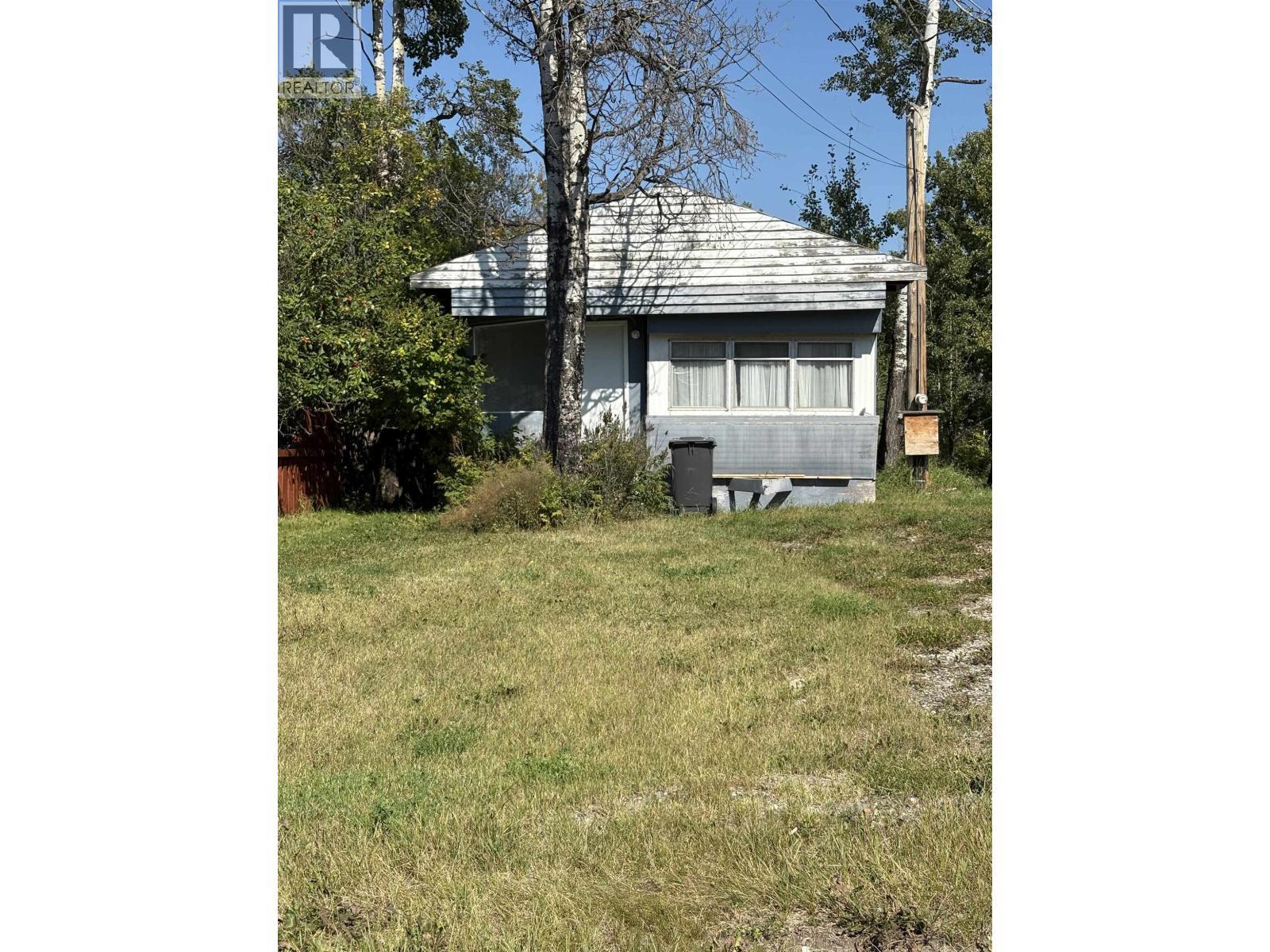 10105 Paquette Avenue, Hudsons Hope, BC - Outdoor