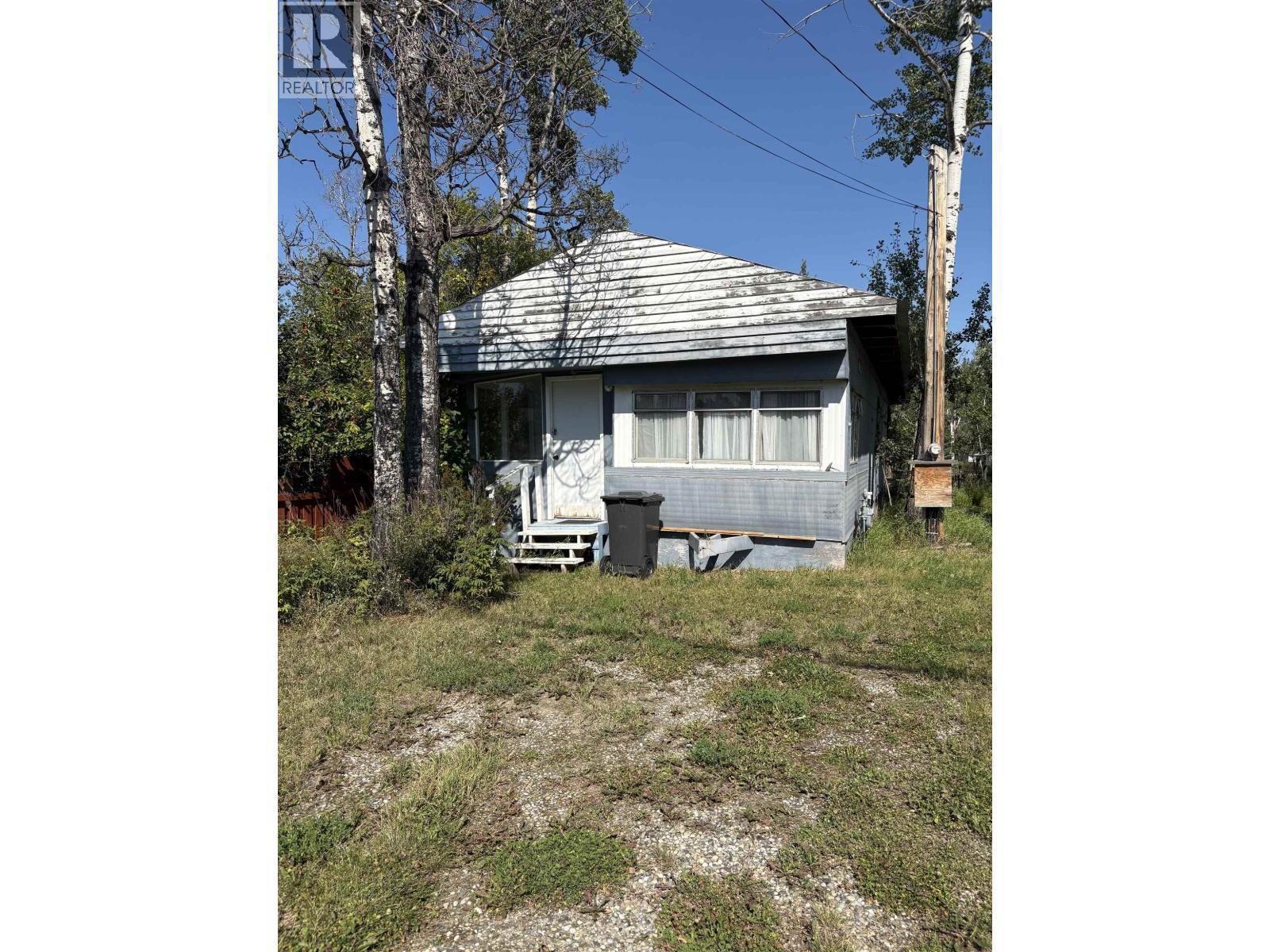 10105 Paquette Avenue, Hudsons Hope, BC - Outdoor