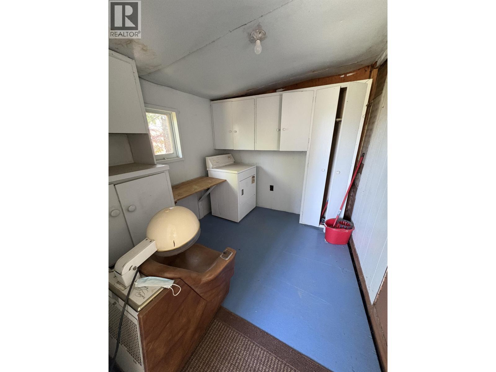 10105 Paquette Avenue, Hudsons Hope, BC - Indoor