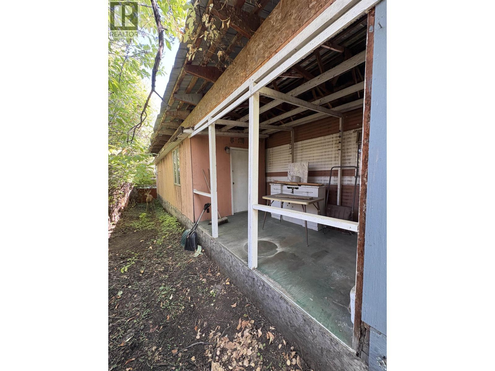 10105 Paquette Avenue, Hudsons Hope, BC - Outdoor