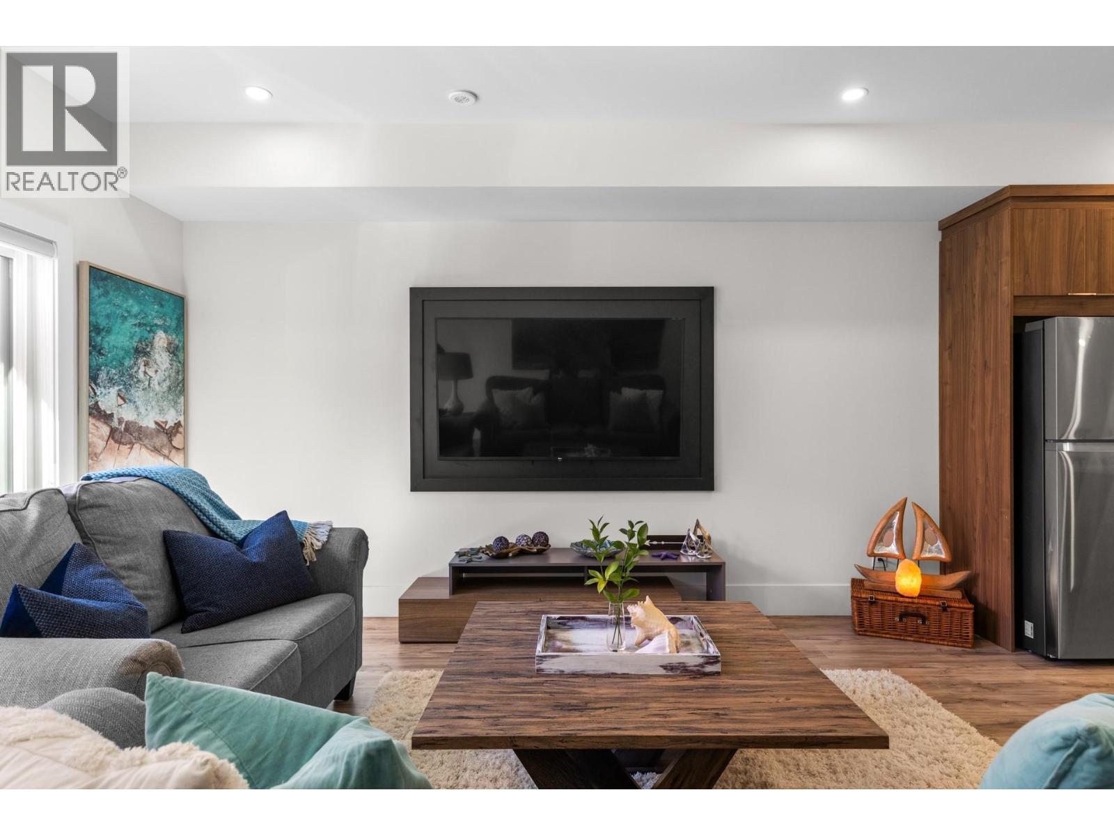 18 Loon Crescent Unit# 3, Osoyoos, BC - Indoor Photo Showing Living Room