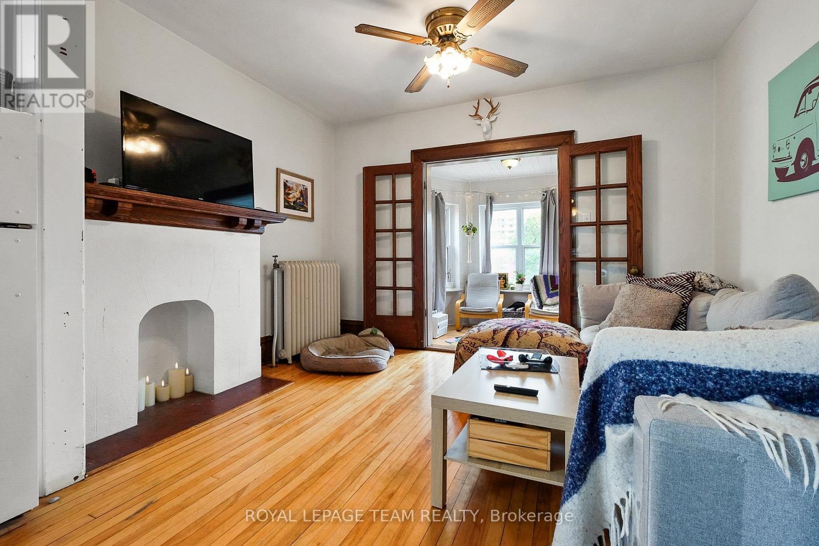 305 Waverley Street, Ottawa, ON - Indoor Photo Showing Living Room With Fireplace