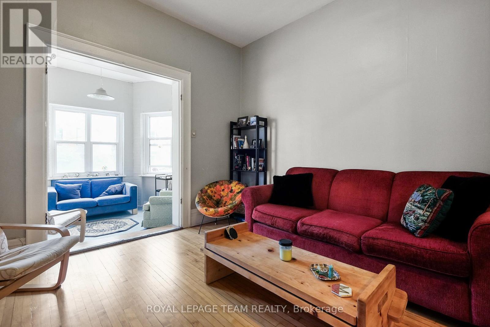 305 Waverley Street, Ottawa, ON - Indoor Photo Showing Living Room