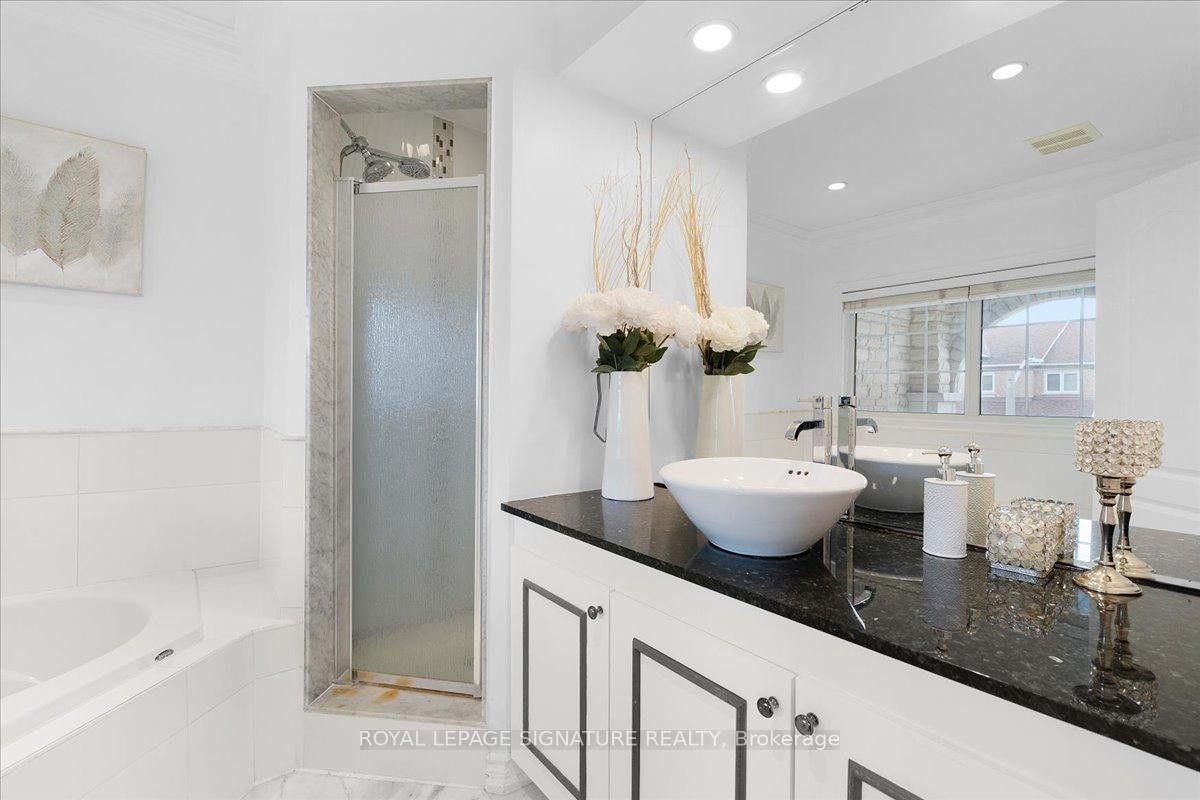 12 Pietro Drive, Vaughan, ON - Indoor Photo Showing Bathroom