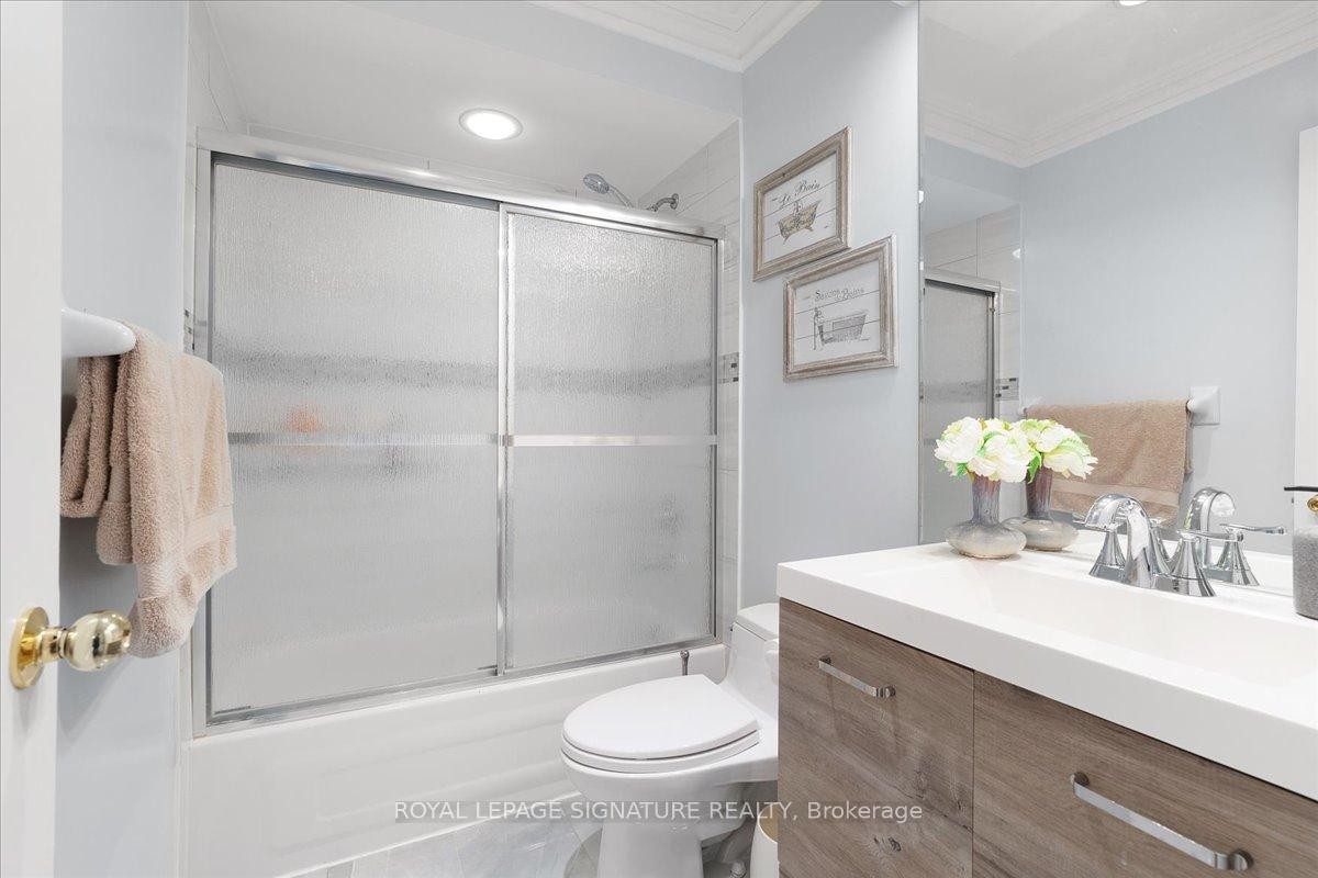 12 Pietro Drive, Vaughan, ON - Indoor Photo Showing Bathroom