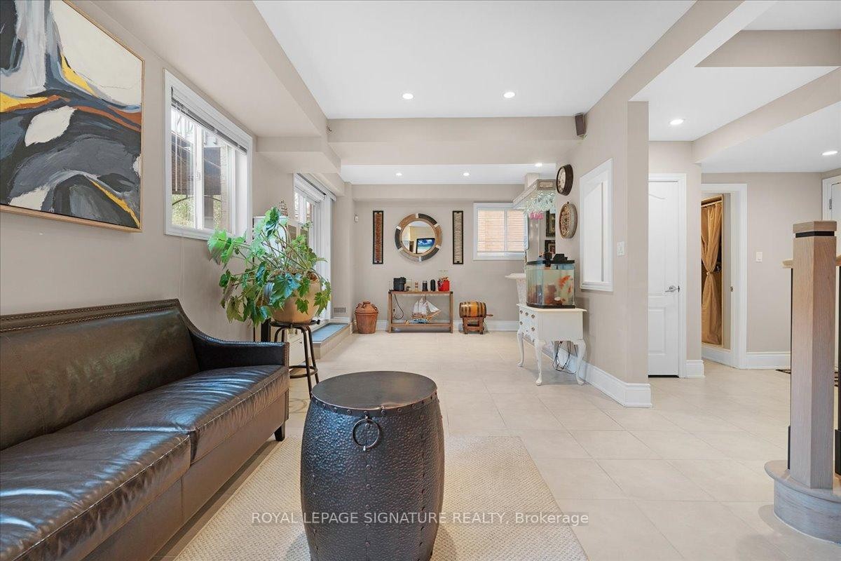 12 Pietro Drive, Vaughan, ON - Indoor