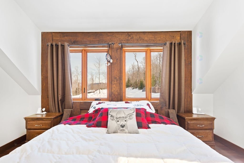 Chambre à coucher principale - 104 Ch. Brunette, Lac-Supérieur, QC - Indoor Photo Showing Bedroom