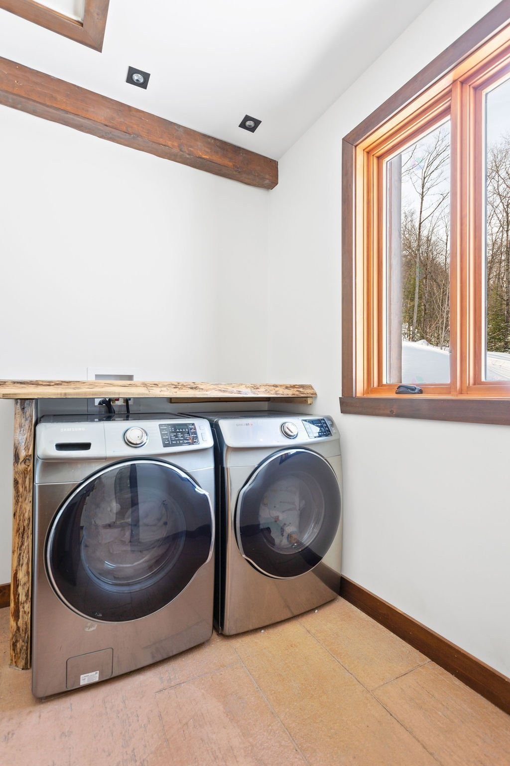 Salle de lavage - 104 Ch. Brunette, Lac-Supérieur, QC - Indoor Photo Showing Laundry Room