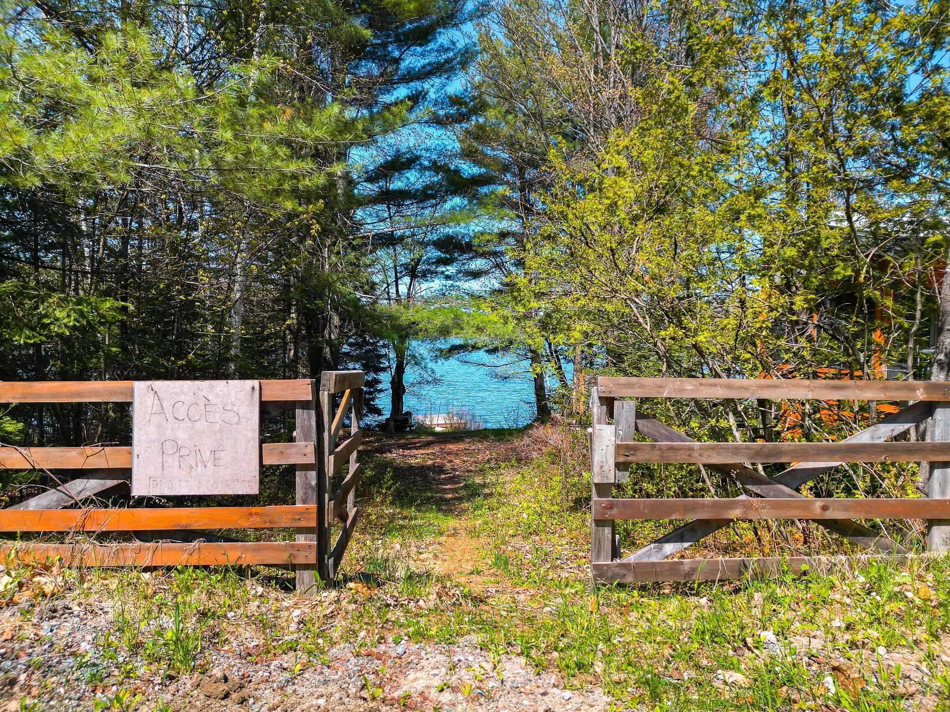 Accès au plan d'eau - 104 Ch. Brunette, Lac-Supérieur, QC - Outdoor