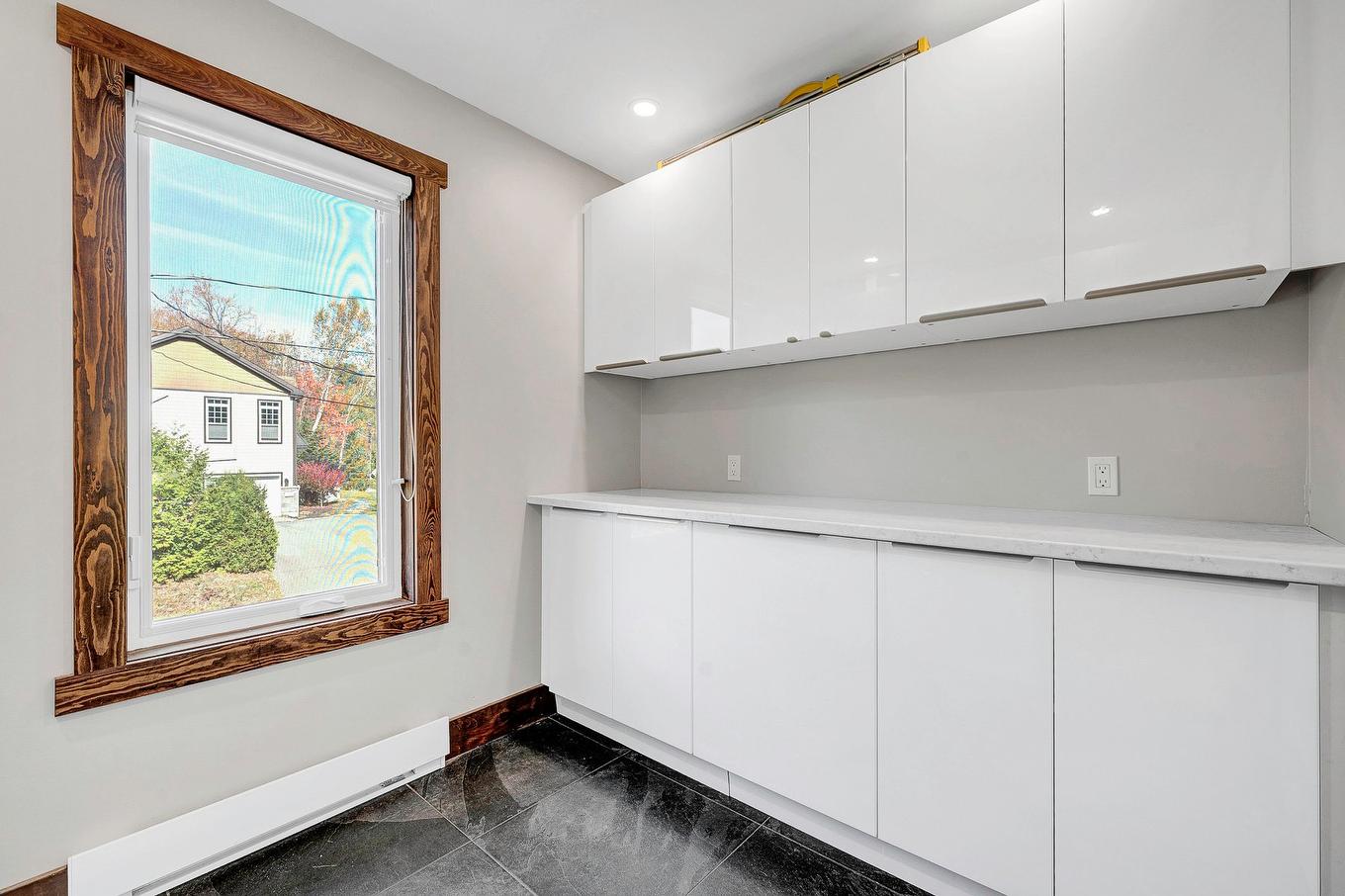 Salle de lavage - 180 Av. Nantel, Sainte-Agathe-Des-Monts, QC - Indoor Photo Showing Other Room