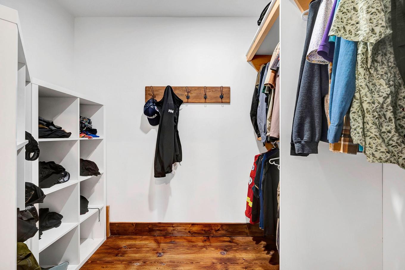 Penderie (Walk-in) - 180 Av. Nantel, Sainte-Agathe-Des-Monts, QC - Indoor With Storage