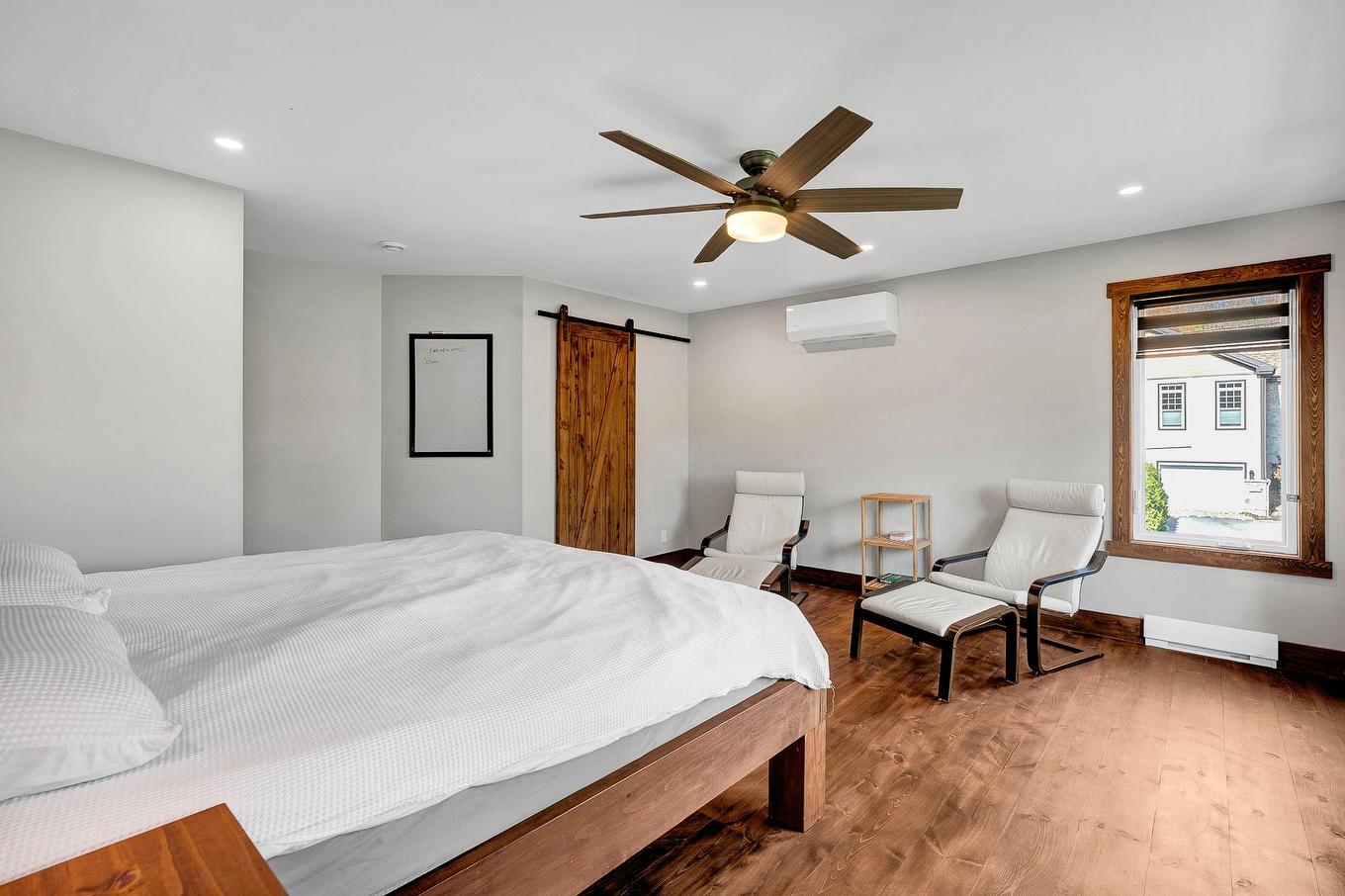 Chambre à coucher principale - 180 Av. Nantel, Sainte-Agathe-Des-Monts, QC - Indoor Photo Showing Bedroom