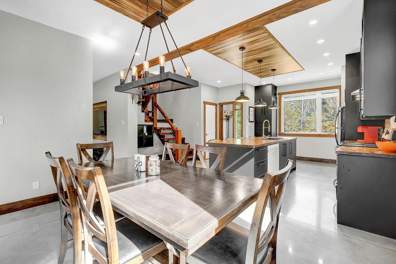 Salle à manger - 180 Av. Nantel, Sainte-Agathe-Des-Monts, QC - Indoor Photo Showing Dining Room